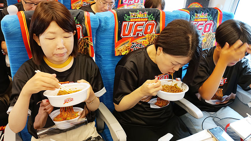 東海道新幹線の日常がぶっ濃い理不尽！ 日清焼そば U.F.O. ソース