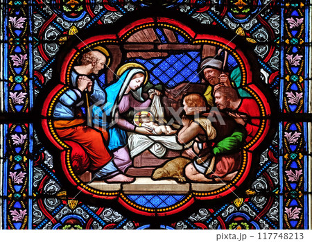 ステンドグラス イエスキリスト 教会 誕生の写真素材 - PIXTA