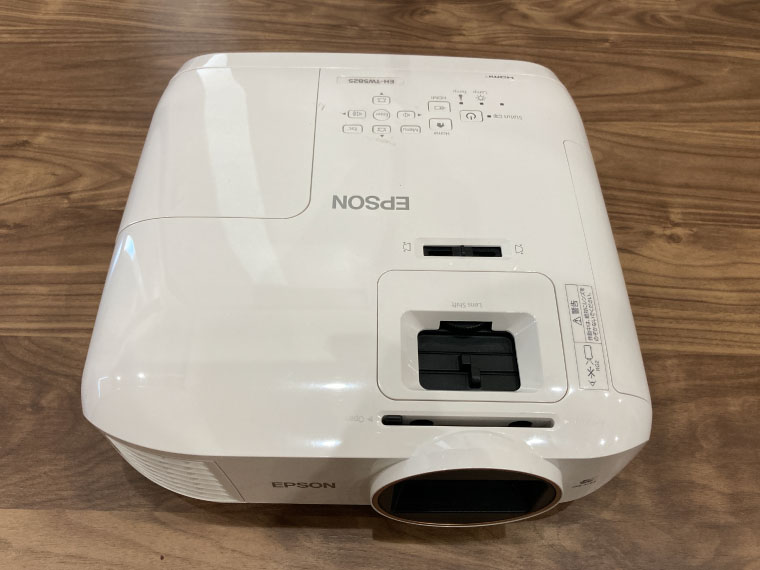 エプソン EH-TW5825を天吊り金具スパイダー2で天吊設置する方法