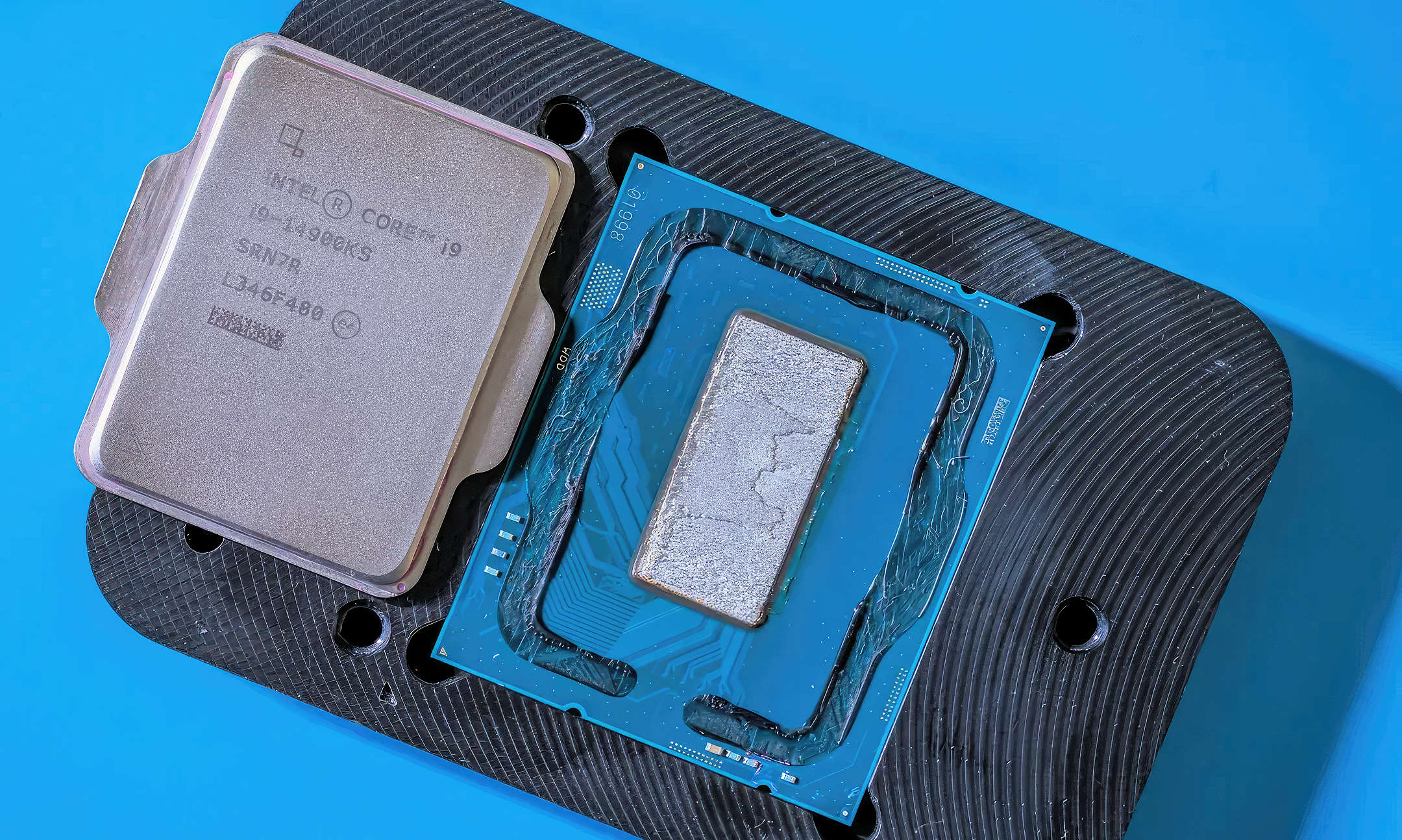 Intel Core i9-14900KS CPU Delidded Already; Overclocker Manages To