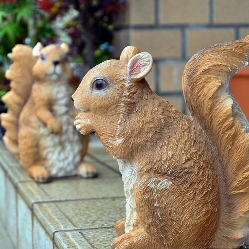 楽天市場】りす 2つセット キタリスりすの置物 リアルなリス