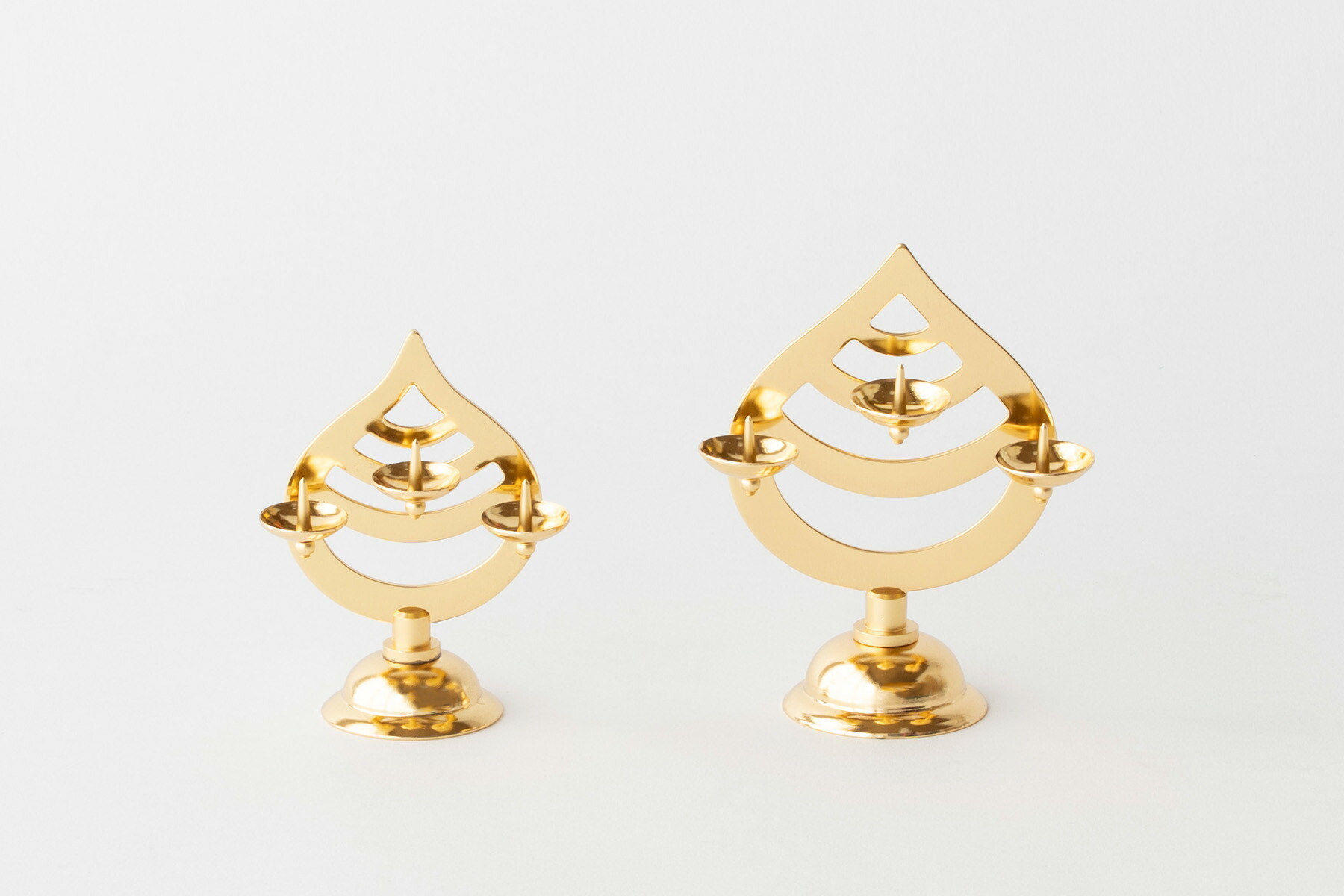 楽天市場】ローソク立て 三宝台 選べる2サイズ 真鍮 上品 伝統的 燭台