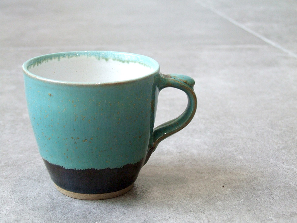 楽天市場】鳥取の民藝 牛ノ戸焼窯元 マグカップ 緑と黒 染分け B : おまめ