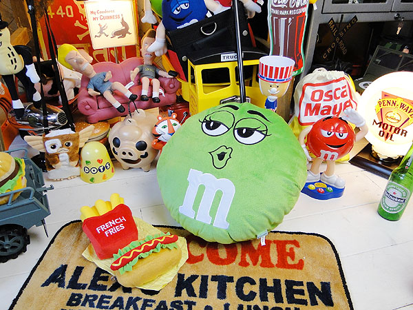 楽天市場】m&m's クッション グリーン アメリカン雑貨 アメリカ雑貨