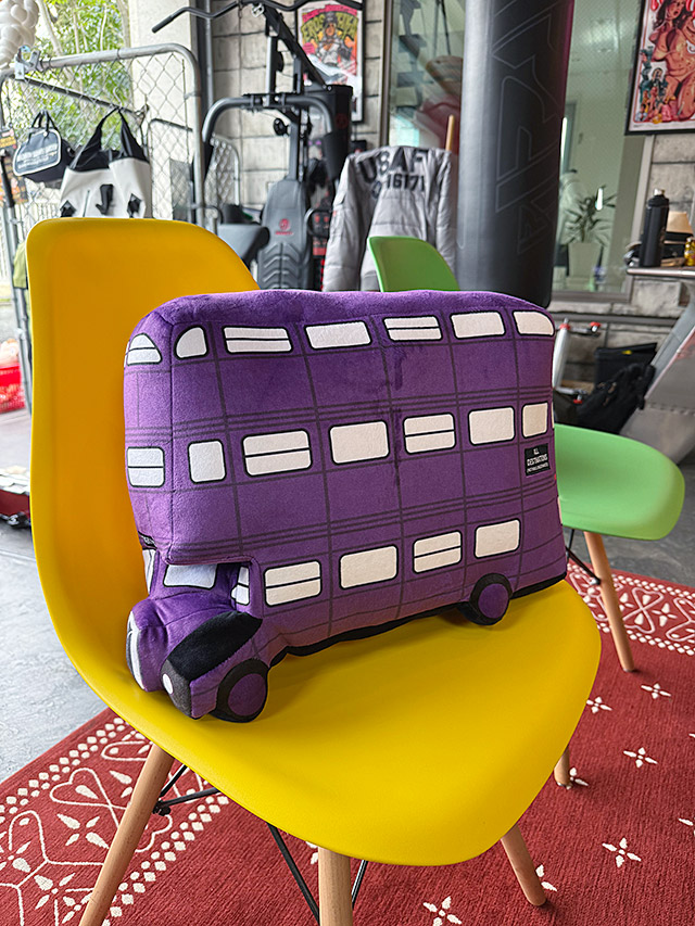 楽天市場】ハリーポッター 夜の騎士バス ダイカット クッション ナイト