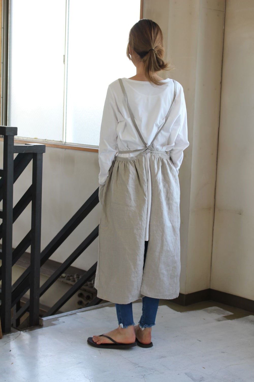 楽天市場】リネンギャザーエプロン バッククロス型腰ループギャザー