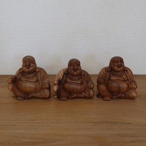 楽天市場】布袋さんの木彫り 座像 木製 スワール無垢材 20cm 七福神