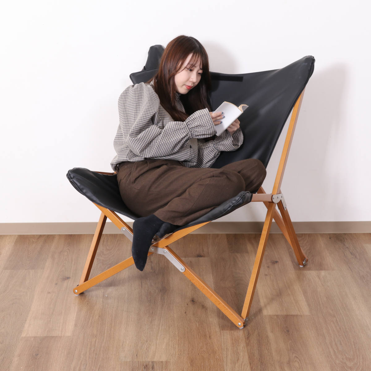 楽天市場】ラウンジチェア 折りたたみ レザー調 （ ピロー付き 幅広座