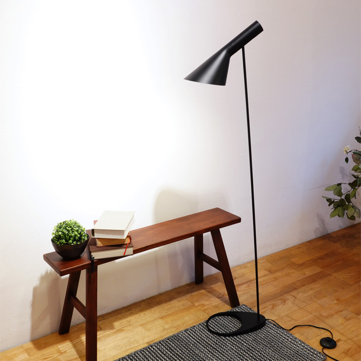 楽天市場】フロアランプ アルネ・ヤコブセン リプロダクト LED E26