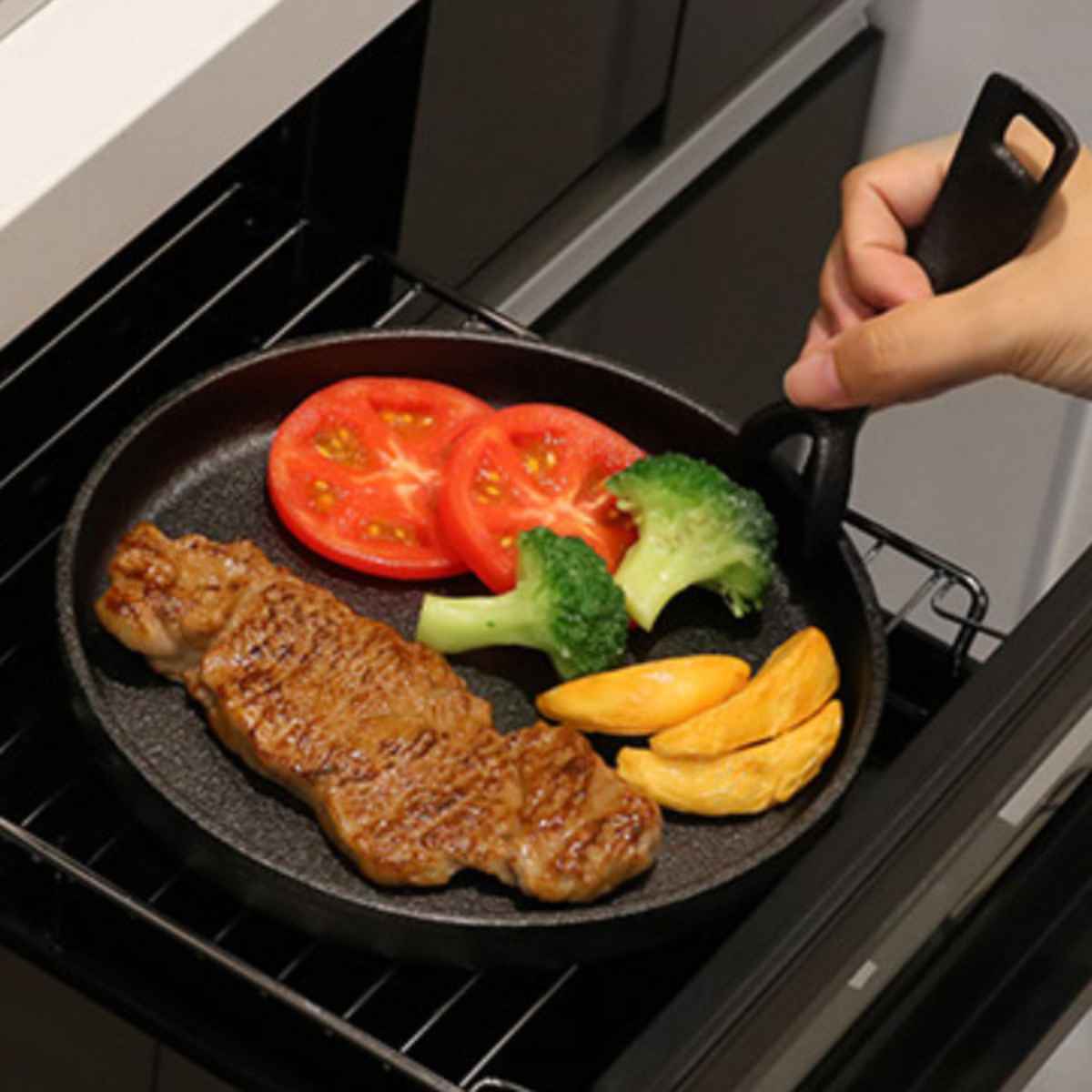 楽天市場】ステーキ皿 丸型 21cm スプラウト 鉄鋳物製 IH対応 木製