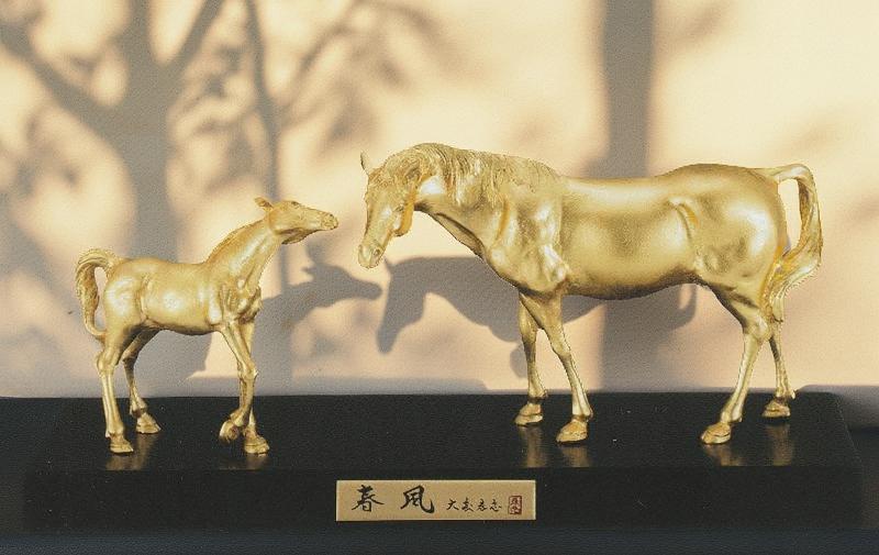 楽天市場】午の置き物 馬 春風 親子(本金箔) 大森孝志作品 高岡銅器の
