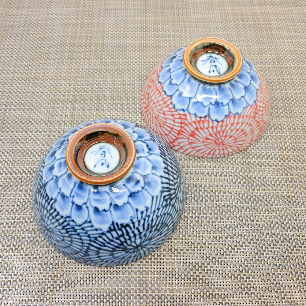 楽天市場】茶碗 有田焼 波佐見焼 花弁タコ唐草（小・赤/大・青）小さめ