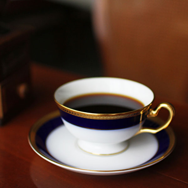 楽天市場】【大倉陶園】瑠璃片葉金蝕（9046） ティー・コーヒー碗皿