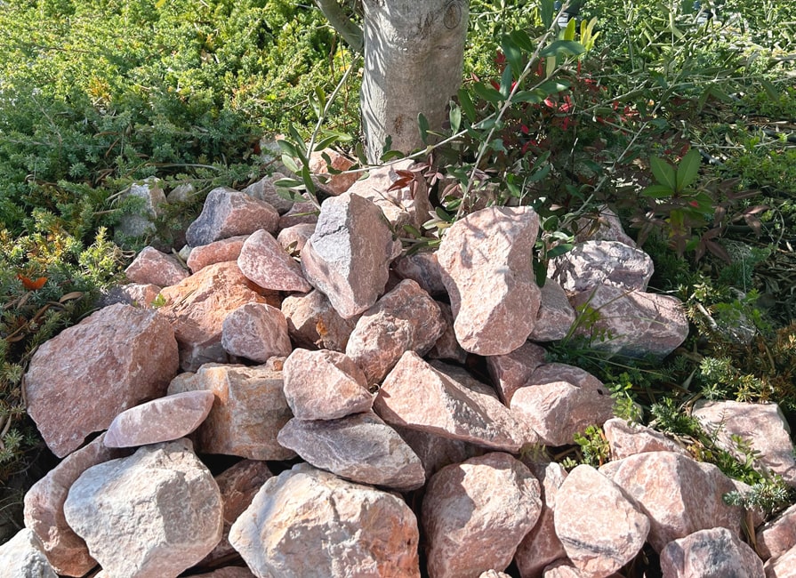 楽天市場】庭石 ピンク 割栗石 庭 ロックガーデン 石 岩 ガーデニング