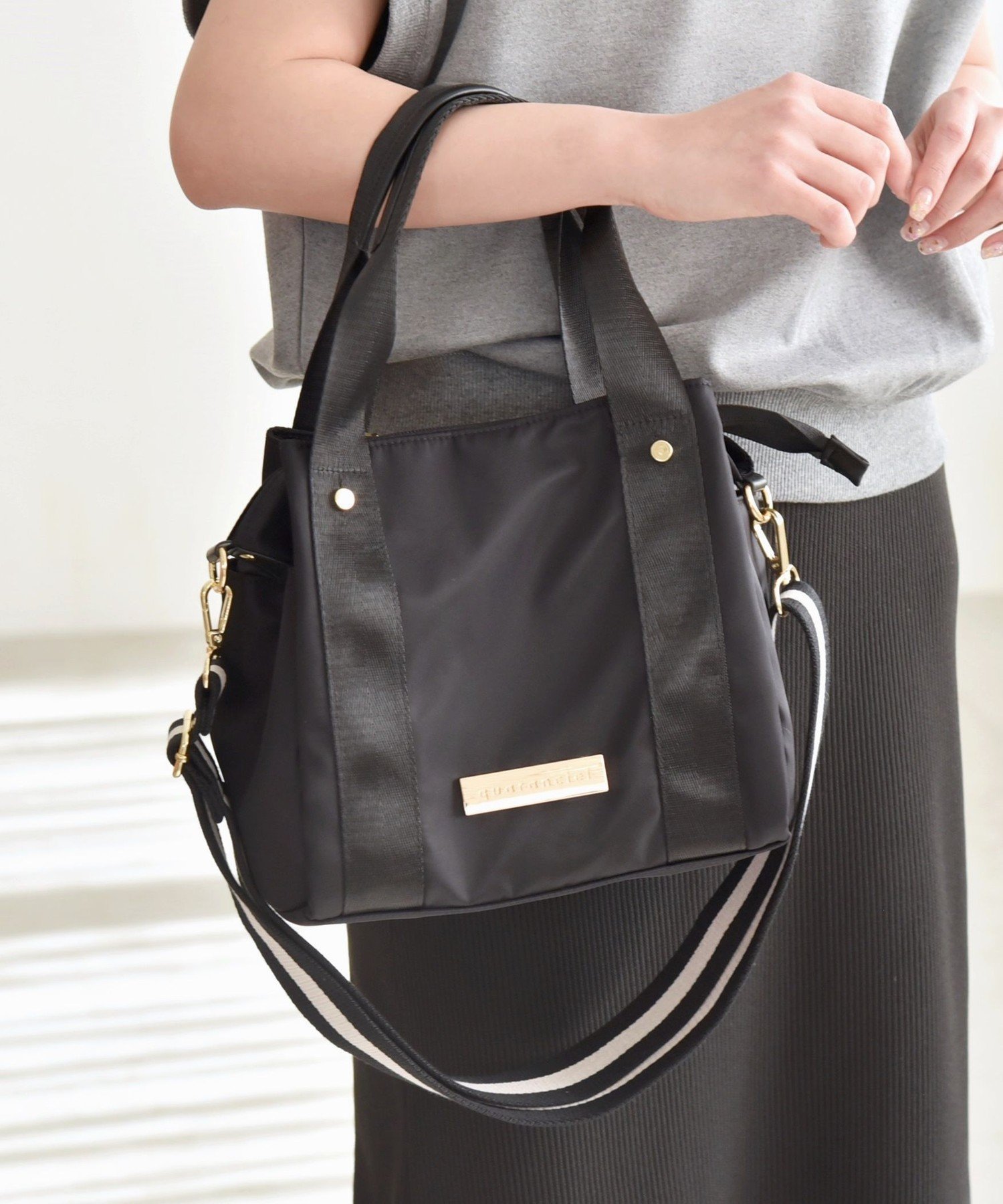 SHIPS｜quaranciel: 2way 8ポケット ライン ショルダー バッグ