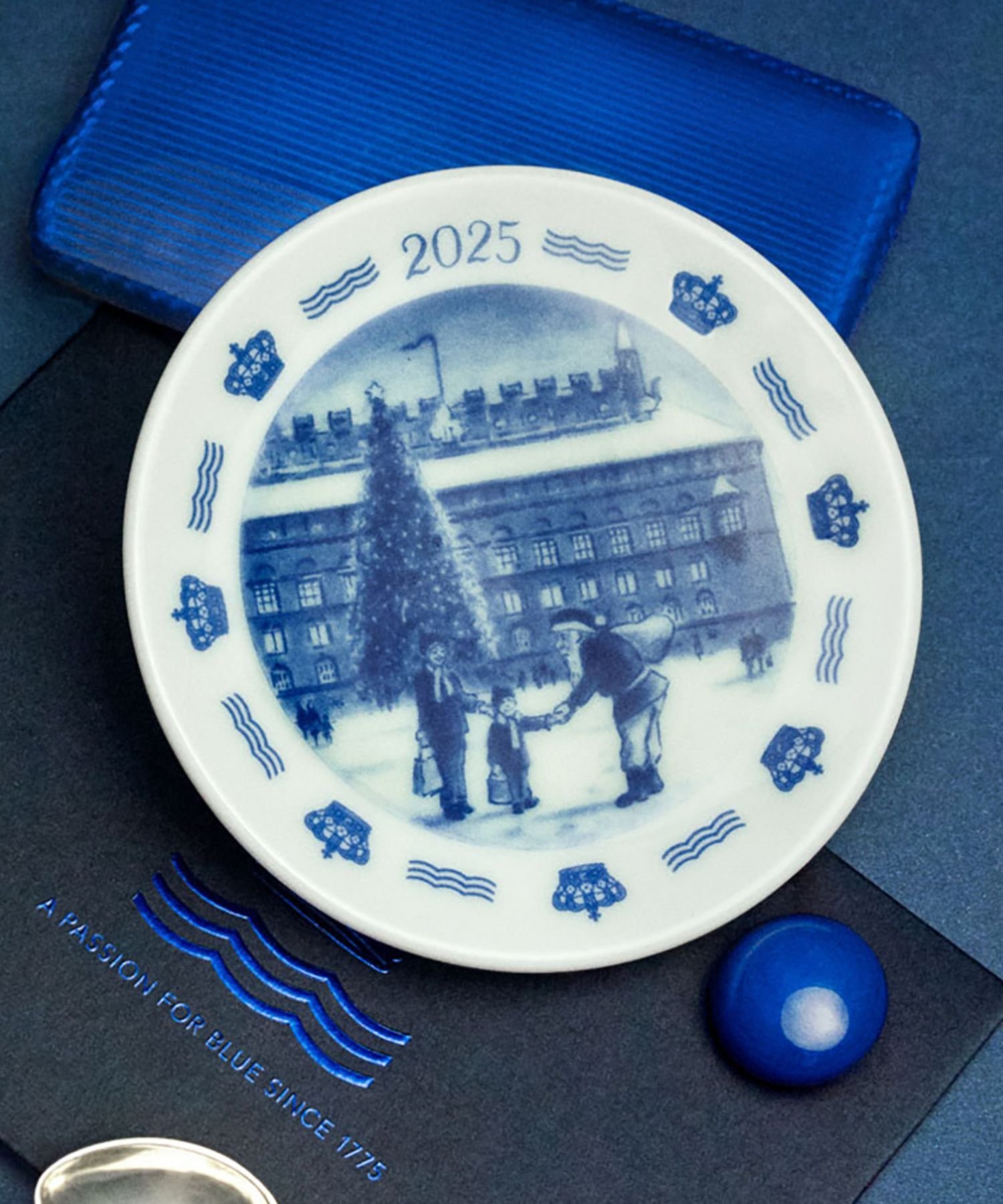 ROYAL COPENHAGEN｜[公式] ロイヤルコペンハーゲン ブルーコレクタブル