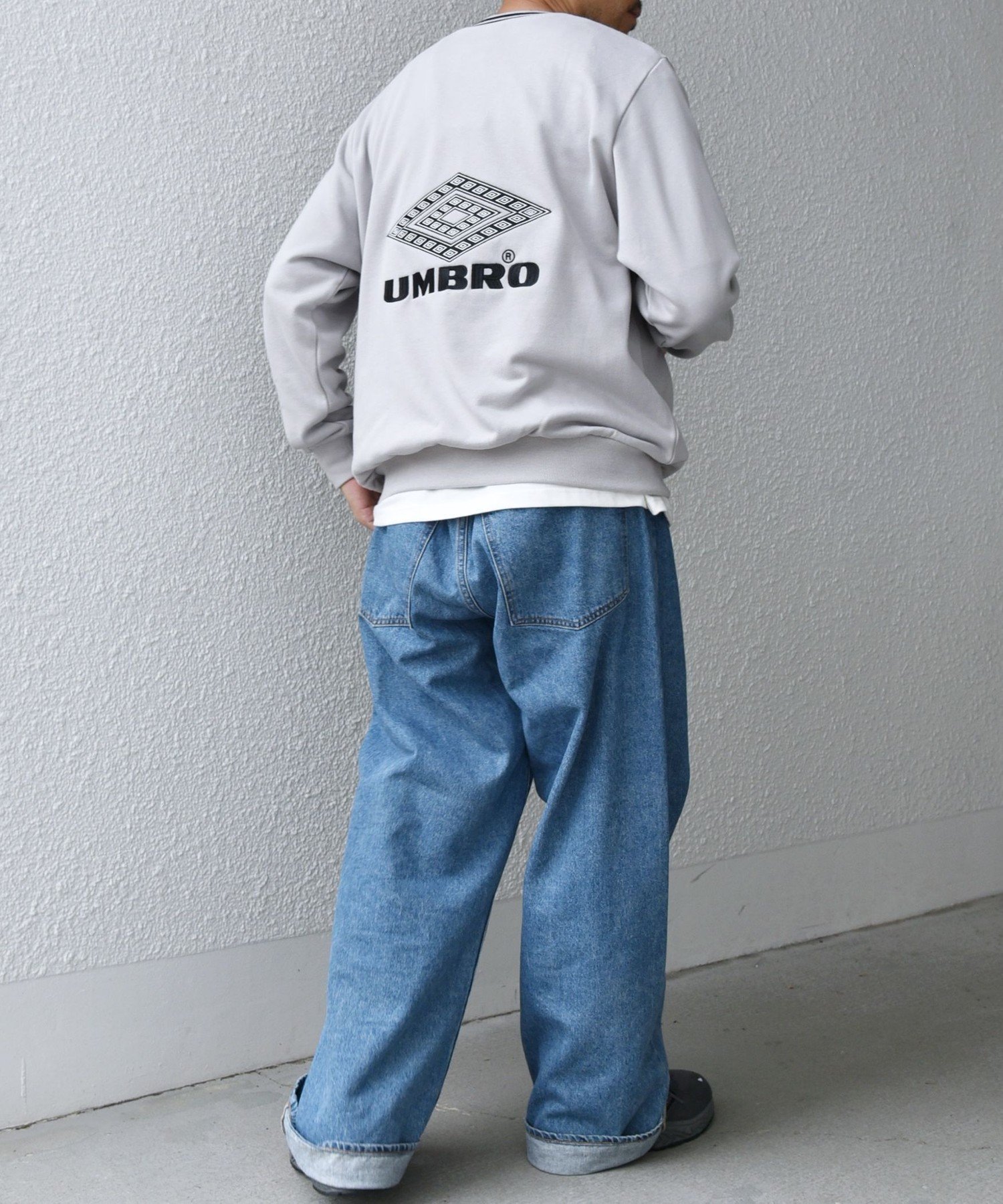 SHIPS｜【SHIPS any別注】UMBRO: 90s ロゴ サッカー スウェット