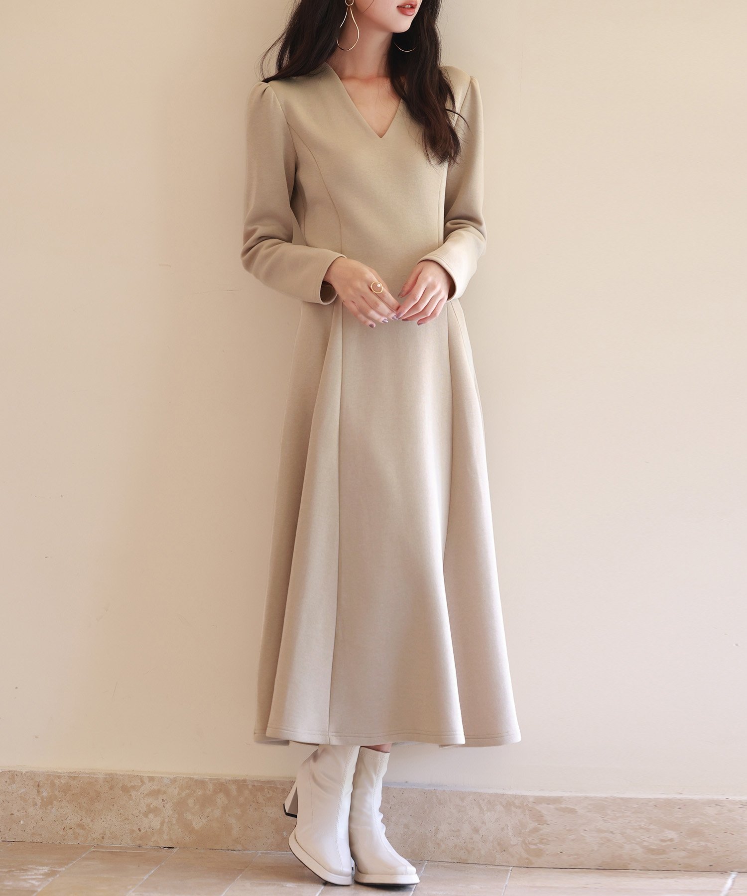 SAISON DE PAPILLON｜ポンチ素材Vネックゴアードワンピース | Rakuten