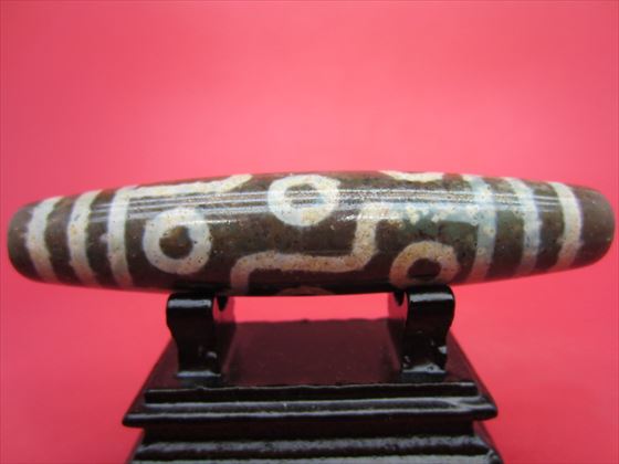 楽天市場】【チベット天珠】九眼天珠80×17mm【紅朱砂入り】【木製台座