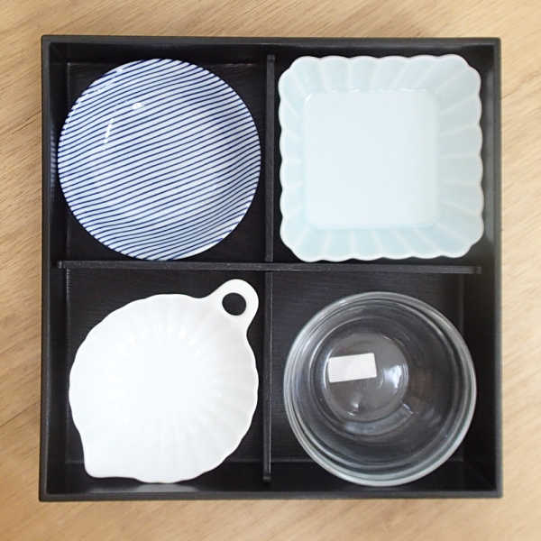 楽天市場】小鉢付き 松花堂弁当箱 4マス仕切り 小鉢付き ABS樹脂黒塗り