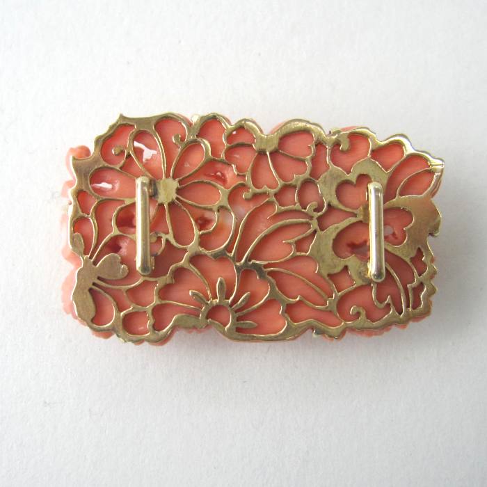 楽天市場】桃珊瑚 薔薇と向日葵の花の彫り 帯留め 真鍮裏張り 着物