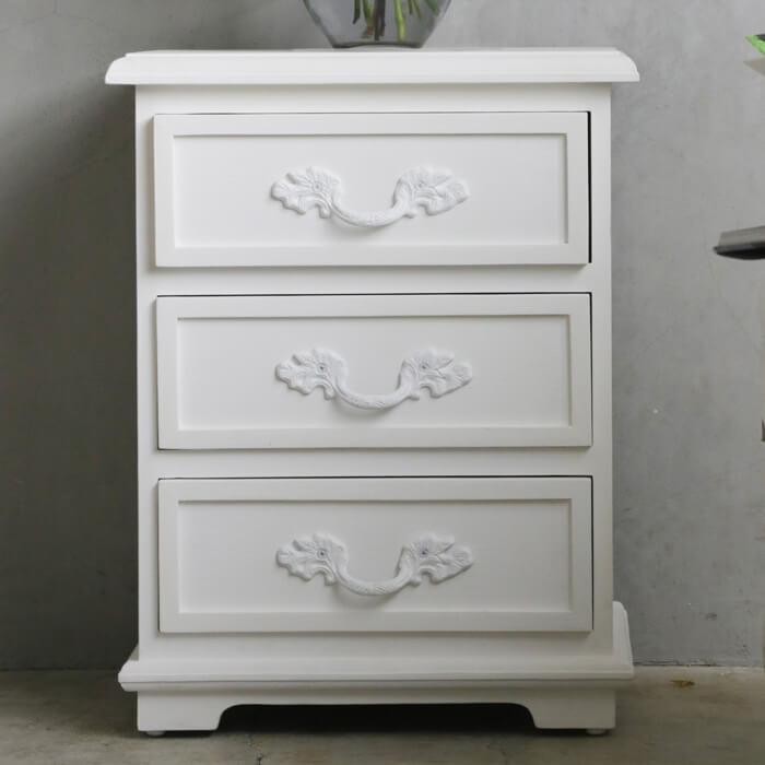 フランスのBLANC D'IVOIREの、小ぶりなチェスト BLANC D'IVOIRE｜青山表参道の人気インテリアショップ フランス、北欧