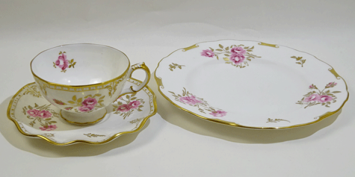 楽天市場】(少し貫入有り)ロイヤルクラウンダービー ピクストンローズ