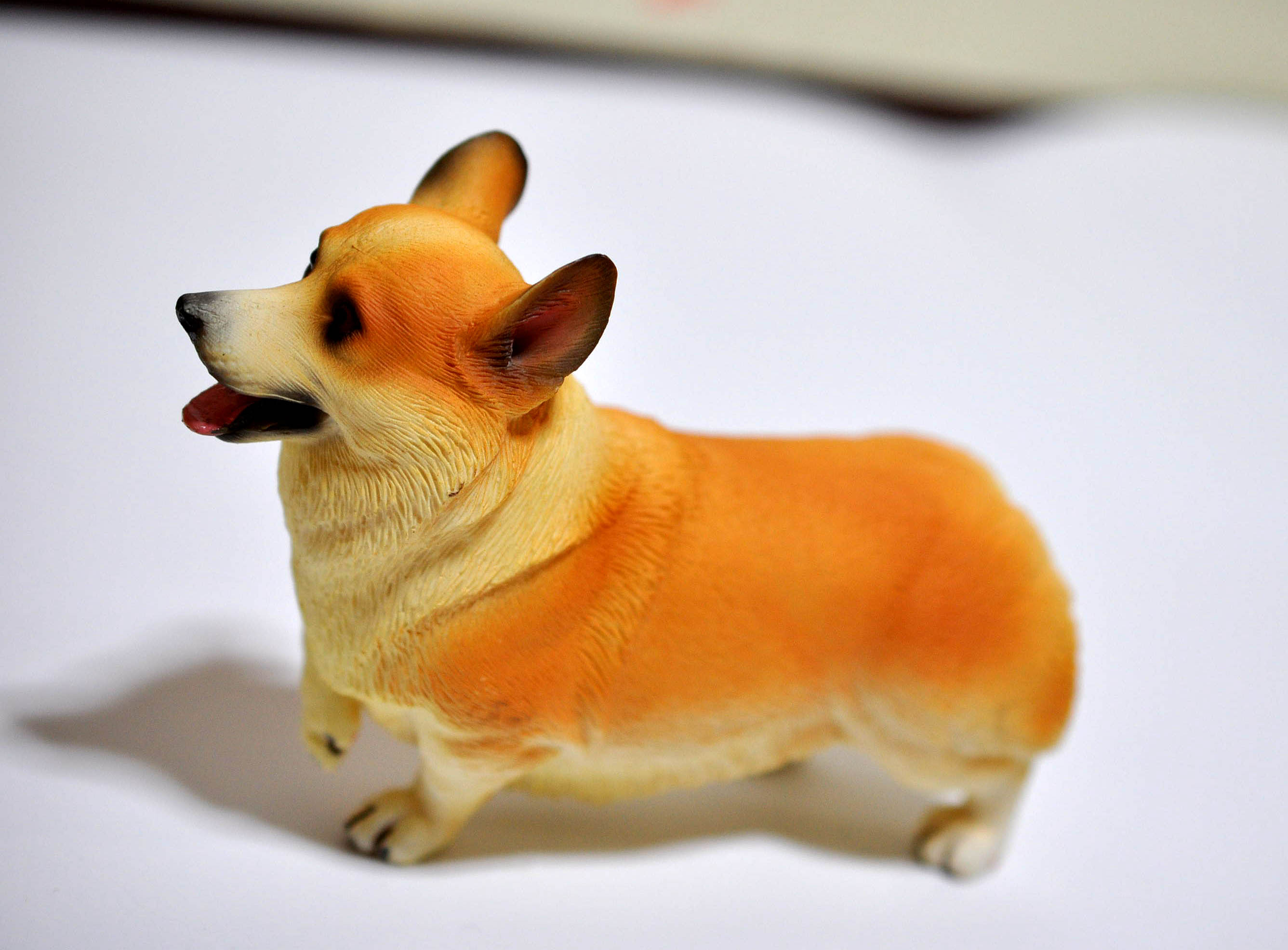 楽天市場】立っているコーギー犬ミニチュア置物彫像モダンな装飾置物手