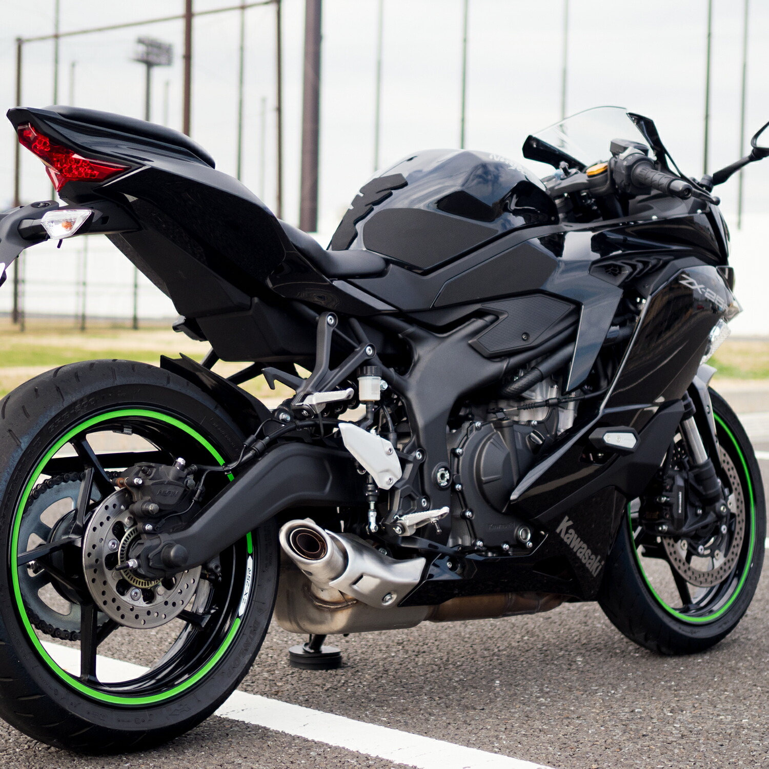 楽天市場】国産 1年保証付 送料無料 Ninja ZX25R SE KRT 専用 タンク