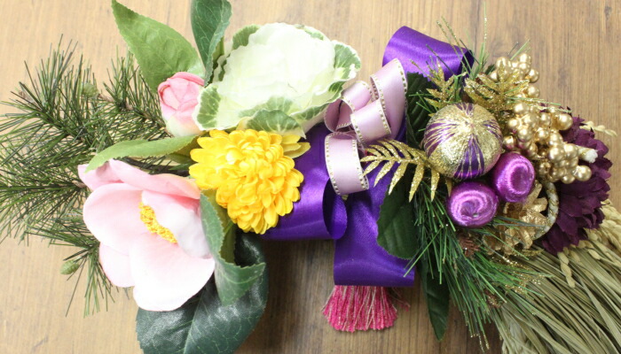 楽天市場】アウトレット 造花 ピンクの椿とカラフルなマムの稲付しめ縄