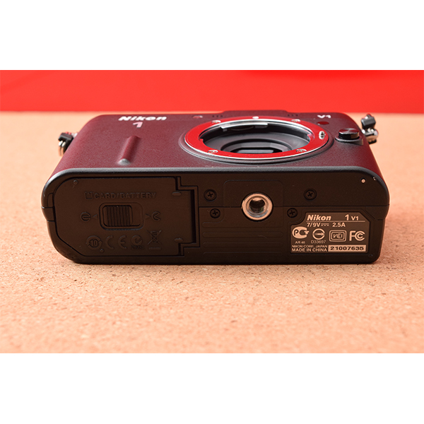 初心者用の一眼レフカメラ専門館TSS / Nikon ニコン 1 V1ボディ!