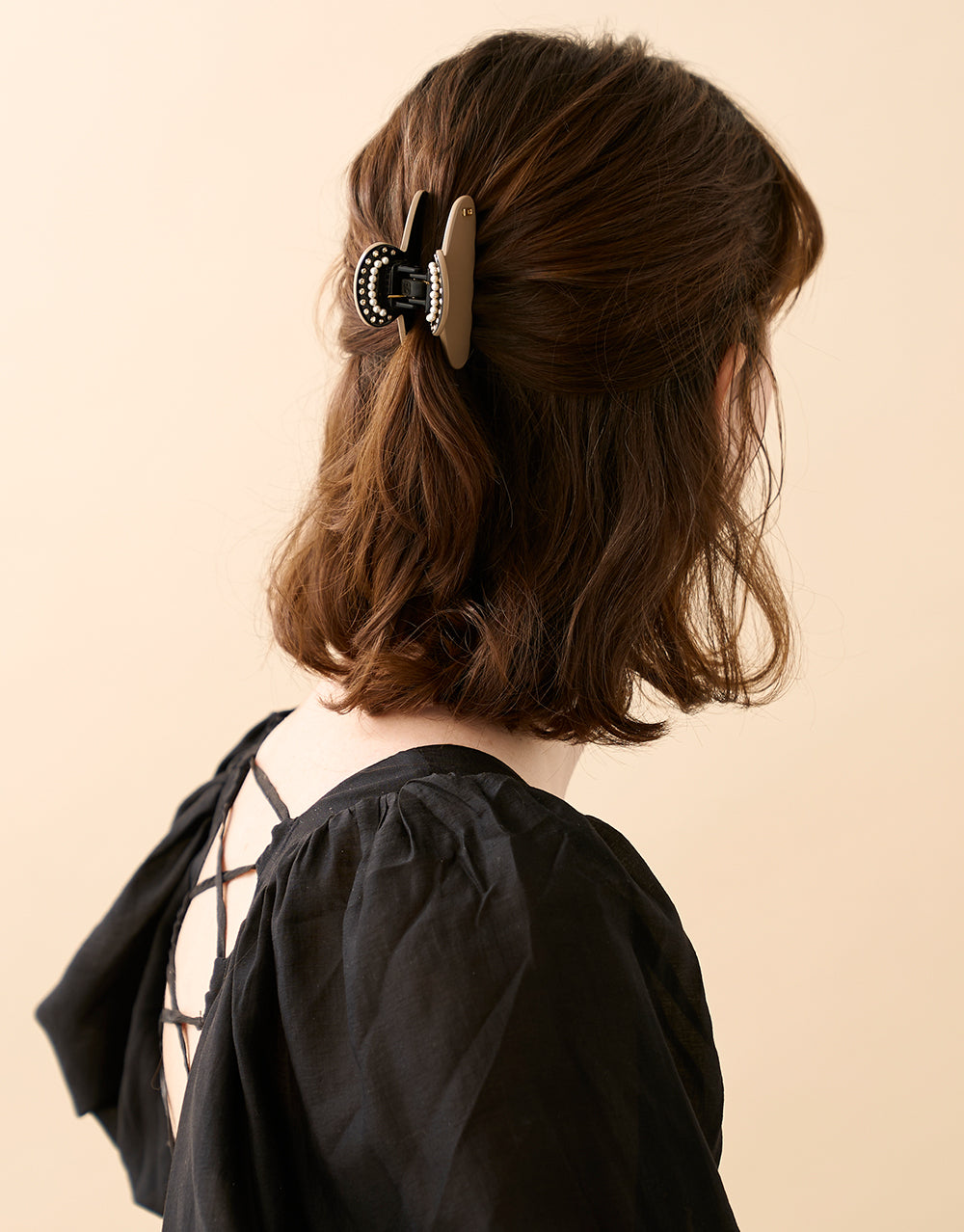 ALEXANDRE DE PARIS Voltaire pearls and crystals acetate hair clip