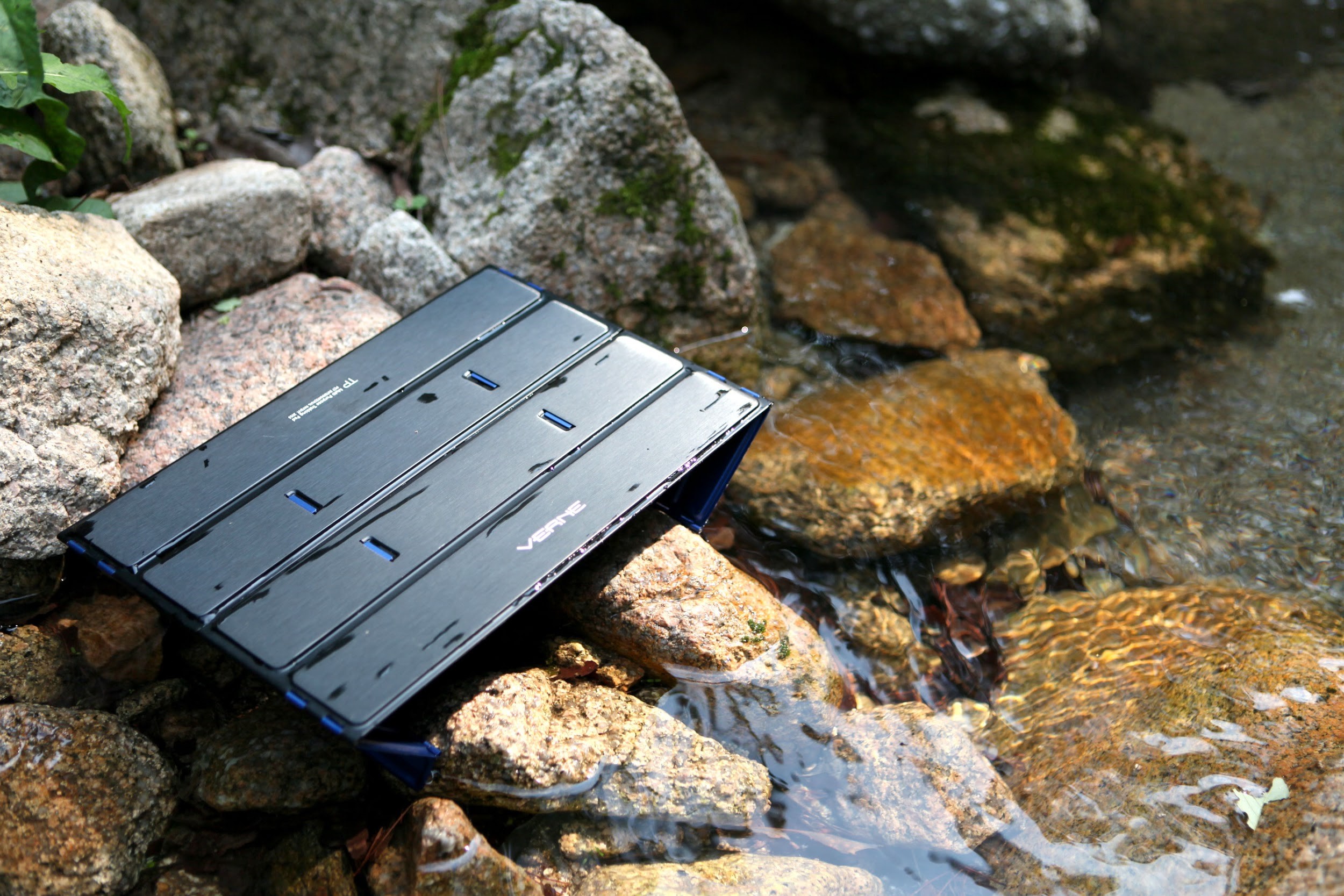 ベストセラーの予感！VERNEのミニテーブルは買い足し必須。