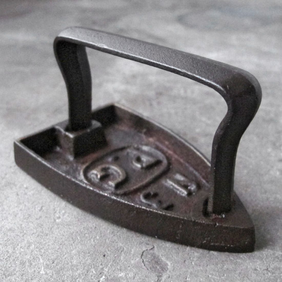 アンティーク アイロン アイアン（uoo1545） - アンティーク家具・雑貨