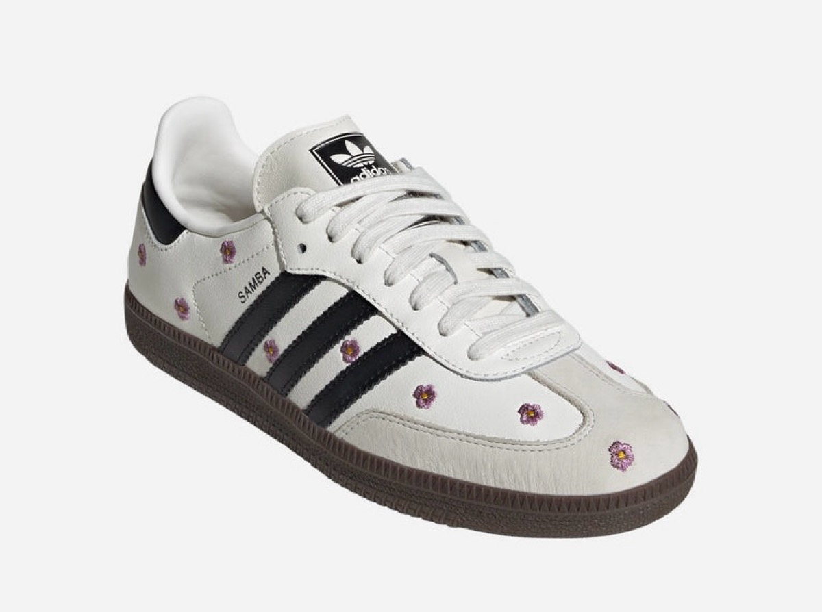 花刺繍のあしらわれた adidas Samba OG “Flower Pack”が国内8月9日より