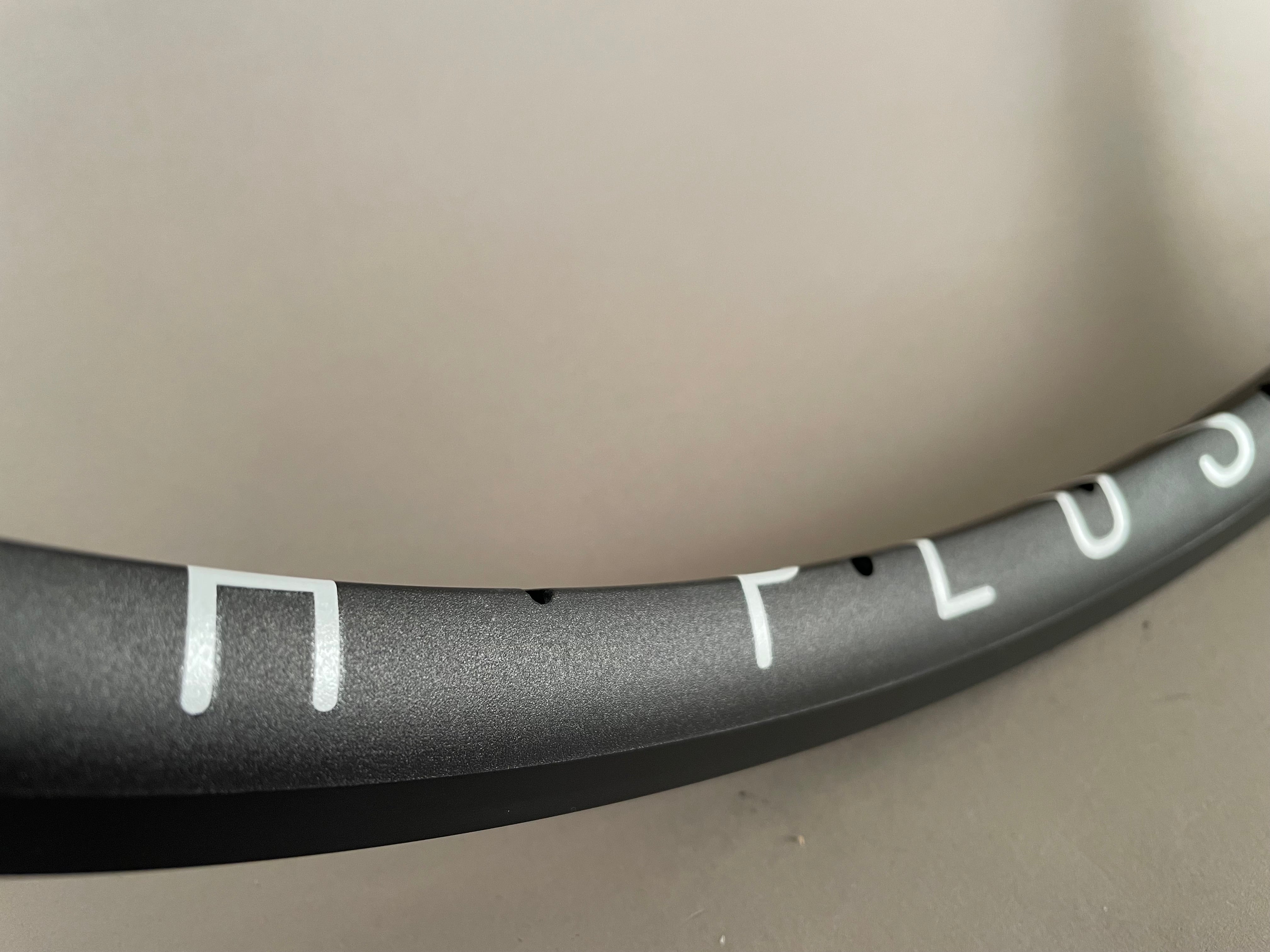 H Plus Son Archetype Black 32 Hole Rim-Each – Velo Mine