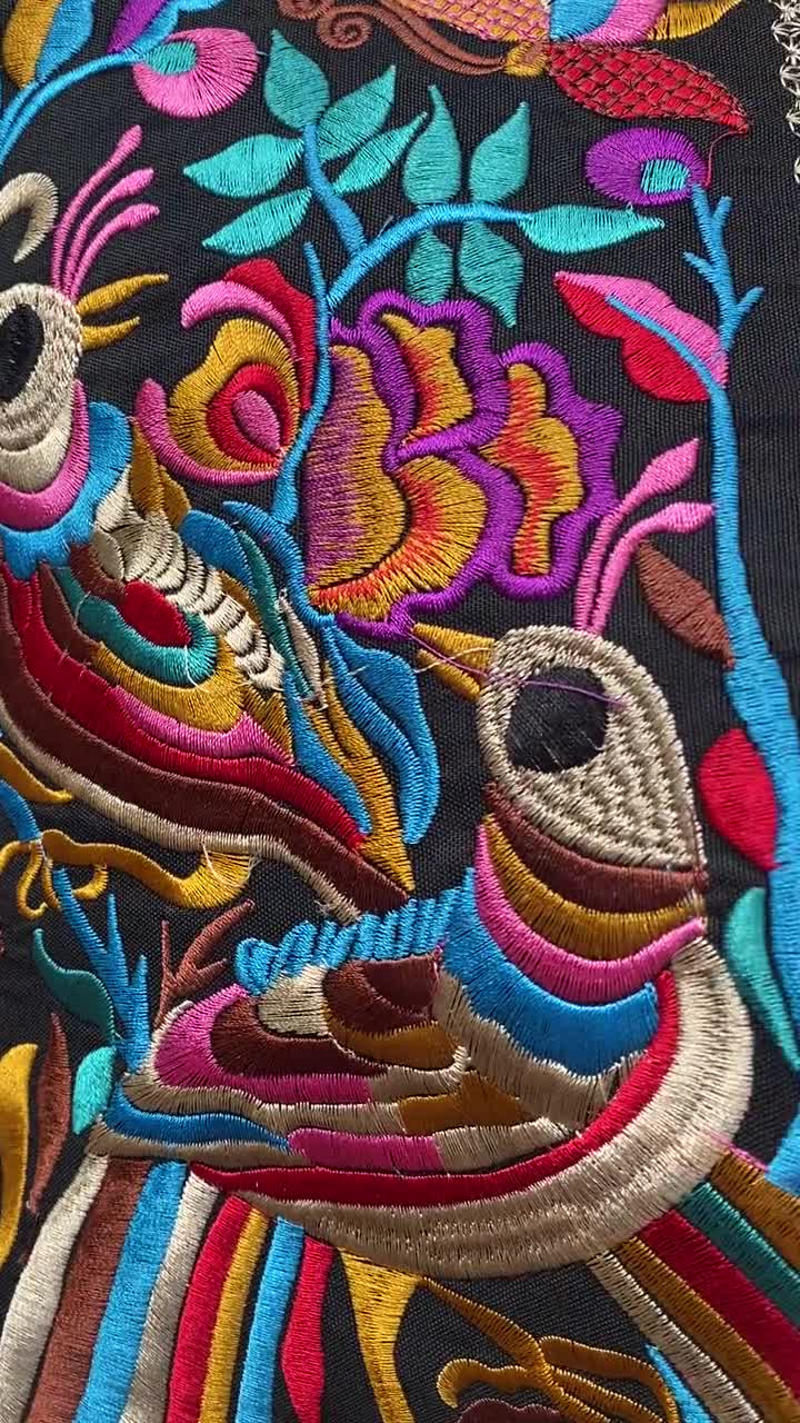 タイの山岳民族刺繍織物4羽の鳥模様、民族刺繍、新型機械モン族織物