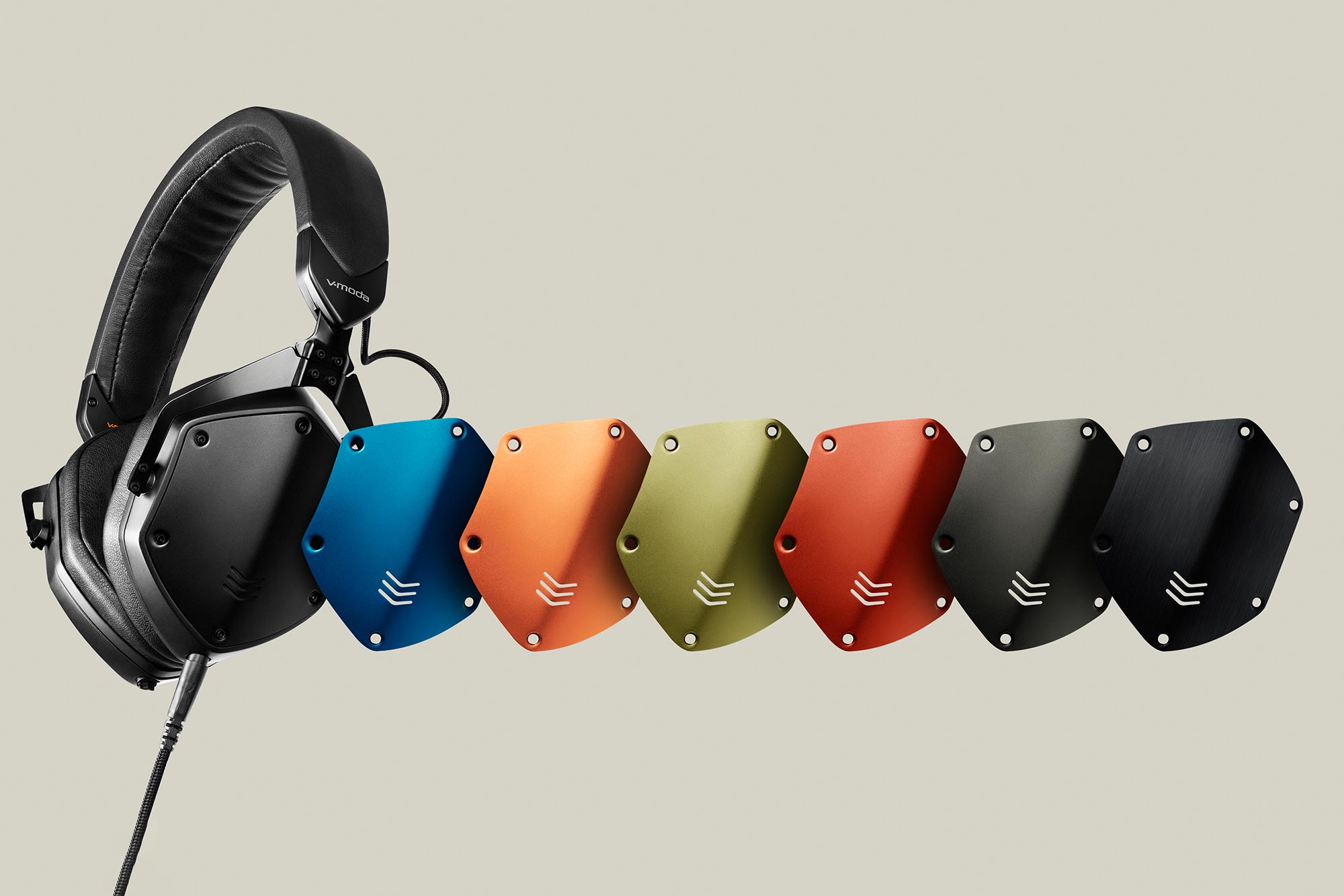 ローランド、V-MODA のヘッドホンM-200を好みの色にカスタマイズできる