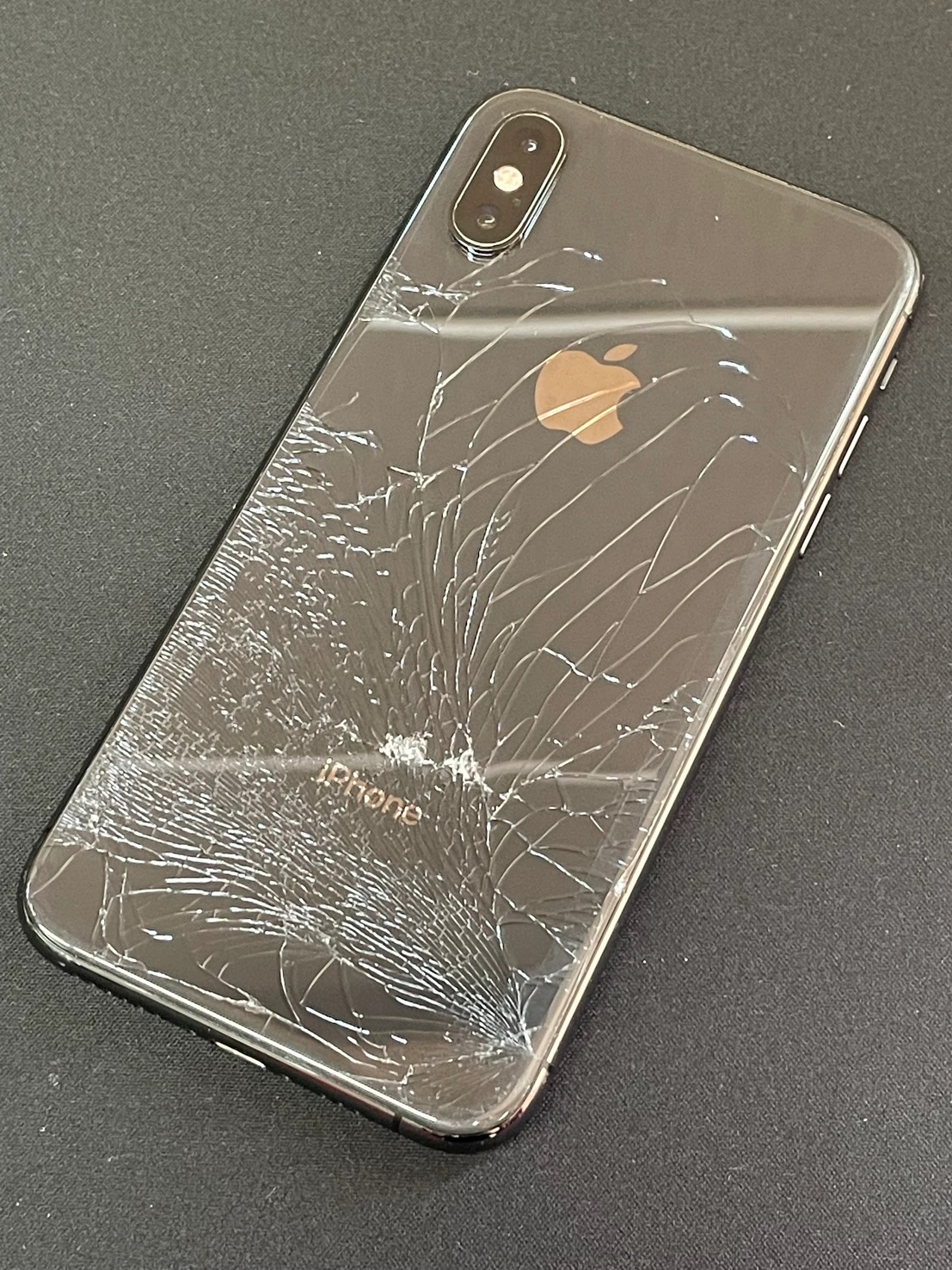iPhoneの背面ガラス割れで、悩まないで！ - VIT-SHOP