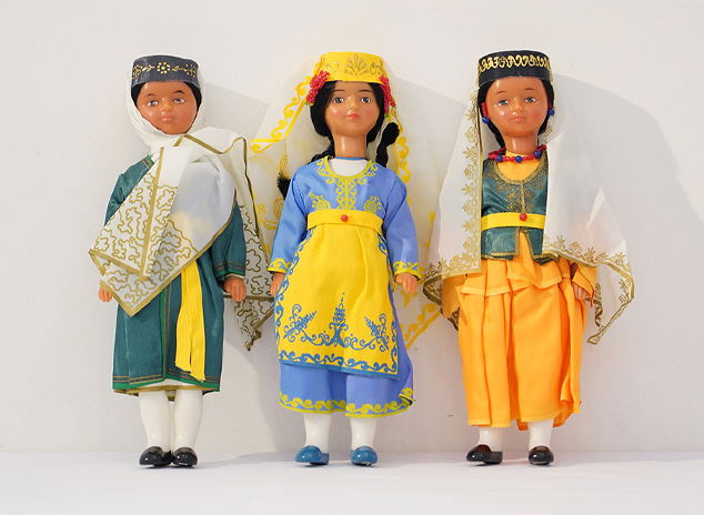 ソビエト社会主義連邦共和国時代の民族衣装人形 | わらべ館 [童謡