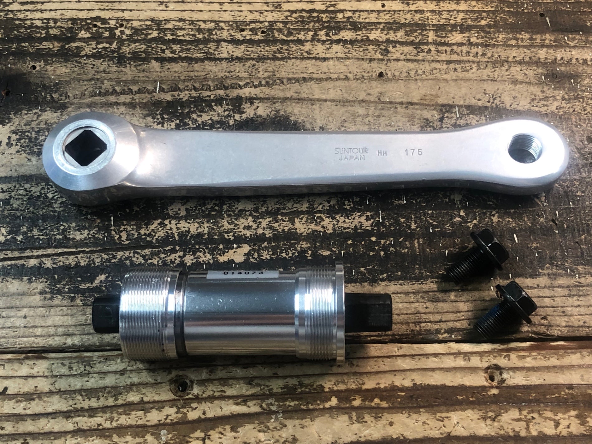 suntour SUPERB PROクランク ボルト付き