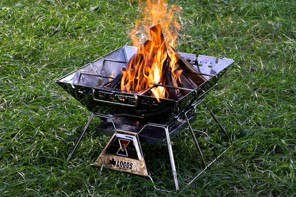 ロゴスの名作焚き火台「ピラミッド」に、オプション特盛のデラックス版