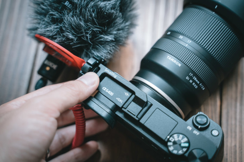 α6400を完全体に。自撮り時のマイク位置問題を解決するSmallRigの