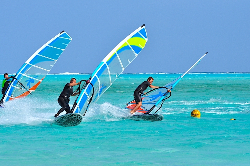 2024-25 ヨロン島ウインドシーズン開幕！ | Windsurfing magazine