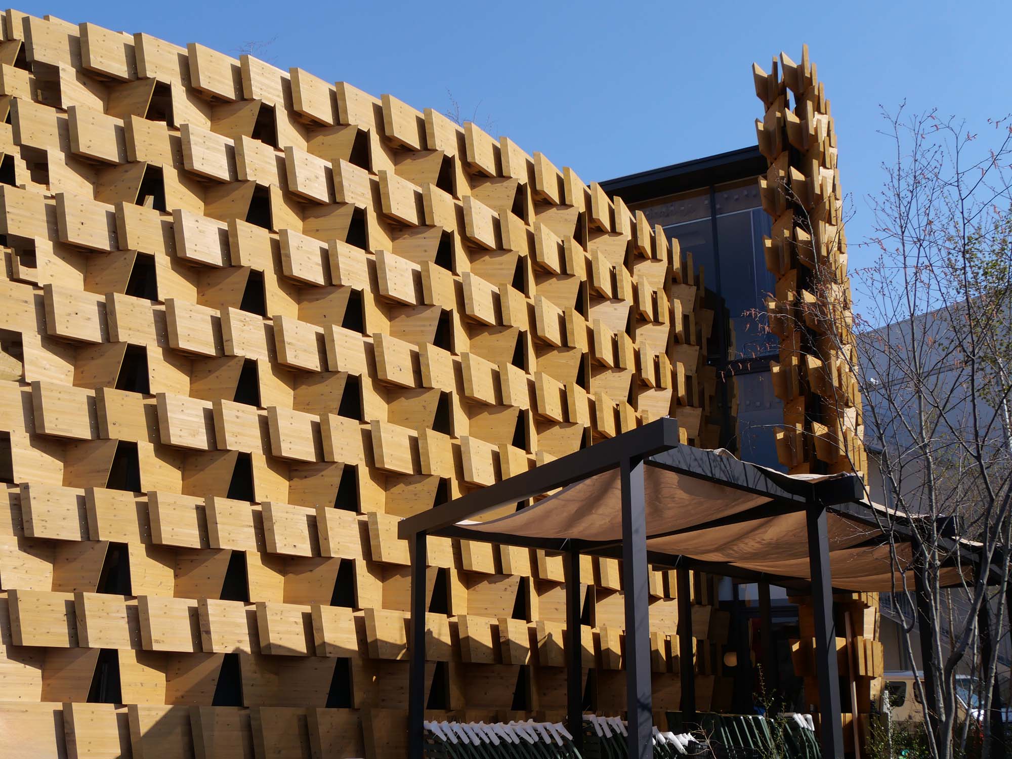 ポーランド館 より多い写真 |2025年大阪・関西万博|日本万国博覧会と木