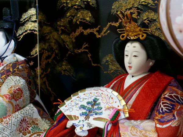 研ぎだした会津曙塗りに赤いお姫様が映える雛人形三段飾りが安い