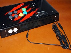 静音を謳うMad Catz新作アーケードスティックの実力は？ 気になる静音