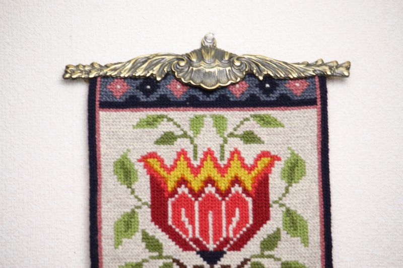 北欧 ツヴィスト刺繍タペストリー/花と孔雀