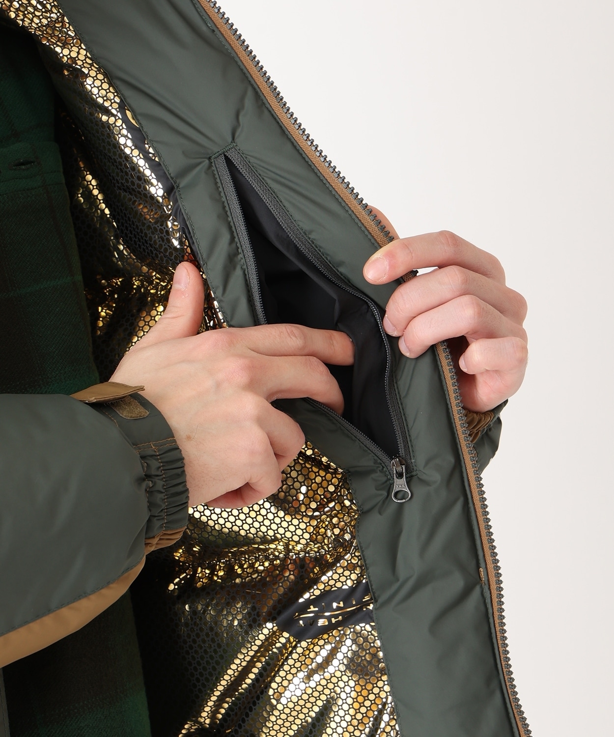 ウィンザサミットダウンジャケット(S Delta)│コロンビア(Columbia