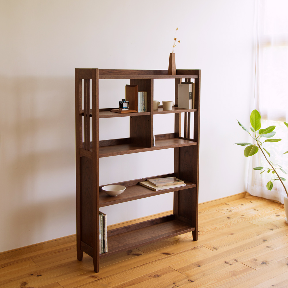 ウォールナット無垢材のオーダー本棚（ブックシェルフ）・C-336 家具